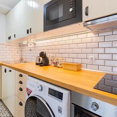 Cosy Remodeled Apartment In The City Center Fundao Exterior photo