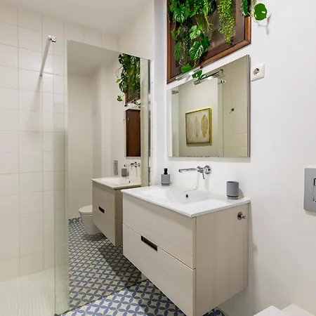 Cosy Remodeled Apartment In The City Center Fundao Exterior photo