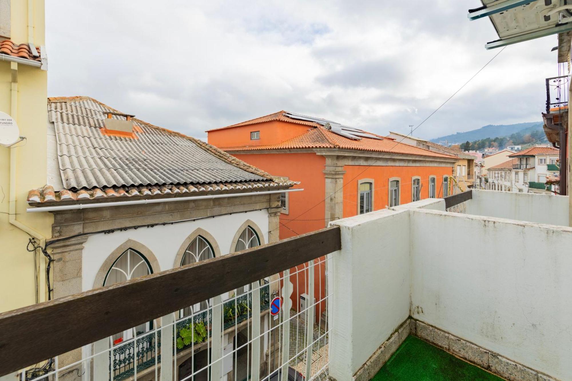 Cosy Remodeled In The Center Apartment Fundao